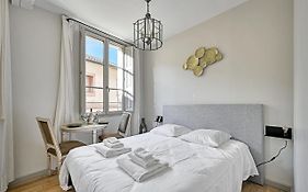 Au Coeur Des Papes, Dans Batisse De Charme Studios & Appartements En Coeur De Ville